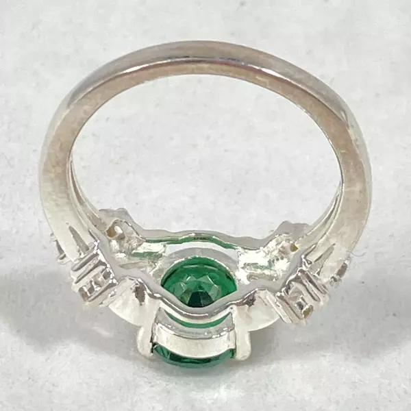 Women's Size 6 Emerald Cubic Zirconia Ring