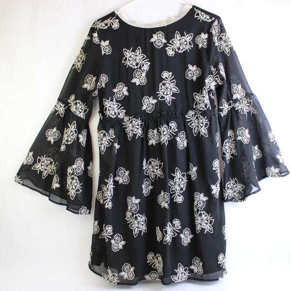 Sequin Hearts Short Shift Dress Women's Large Long Bell Sleeve Black Floral