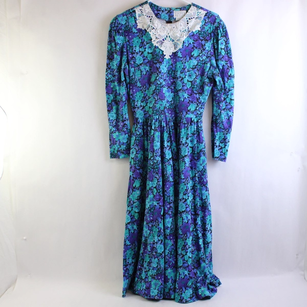 EXPO Petite Women's Size 12 Full Length Dress with Floral Designs 