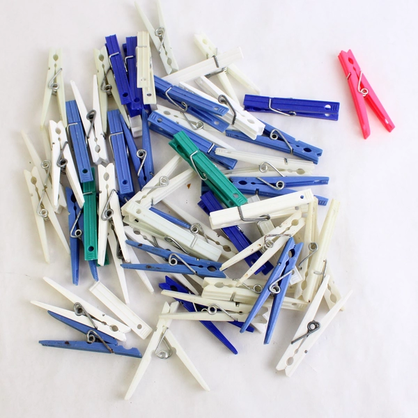 Lot of 50 Multi-Colored Plastic Laundry Clothes Pins Hanging Clips or Craft Use