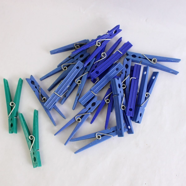 Lot of 50 Multi-Colored Plastic Laundry Clothes Pins Hanging Clips or Craft Use