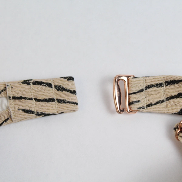 Target Glittery Beige Tiger Stripe Pattern T-Shirt Bra Women's Size 36B