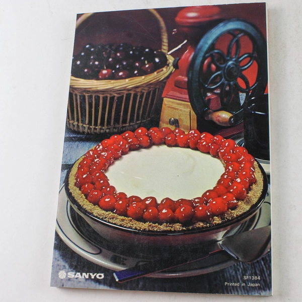 Microwave Miracles Cookbook by Sanyo 1974 Vintage Paperback Good Condition
