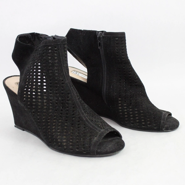 International Concept 8M Ranae Peep Toe Wedge Black Leather/Suede Zip