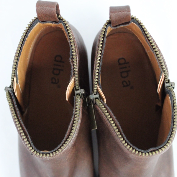 Diba Brown Leather Ankle Boots Booties Zipper Detail Women's Size 7.5 W