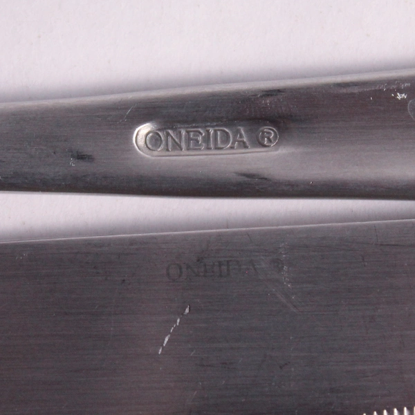 Set of 4 Oneida Anderson Stainless Steel 2 Dinner Forks and 2 Dinner Knives