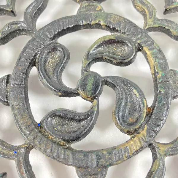 Cast Iron Trivet With Handle Pinwheel Center And Hearts 