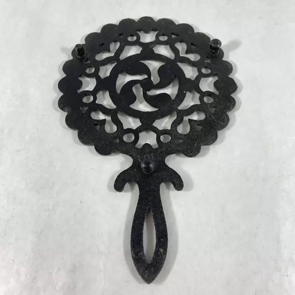 Cast Iron Trivet With Handle Pinwheel Center And Hearts 