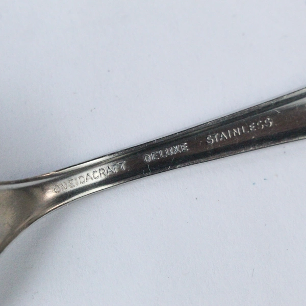 Oneida Craft Deluxe Stainless Tapered Pierced Serving Spoon 8.25" Pre-Owned