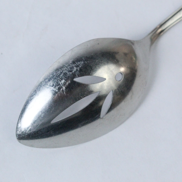 Oneida Craft Deluxe Stainless Tapered Pierced Serving Spoon 8.25" Pre-Owned