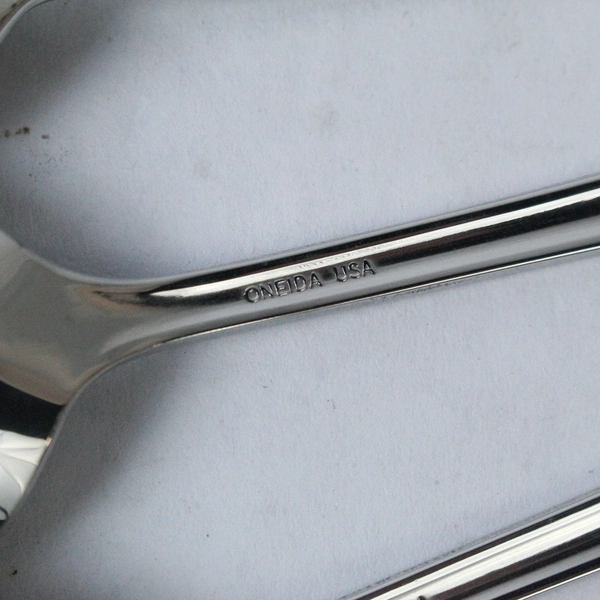 Lot of 4 Oneida Golden Stanza Stainless Teaspoons Flatware Gold Accent