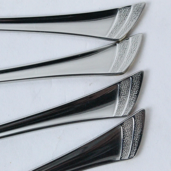 Lot of 4 Oneida Golden Stanza Stainless Teaspoons Flatware Gold Accent