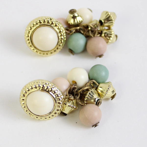 3 Pc Set Unmarked Pink Green and White Beaded Necklace and Dangle Earrings