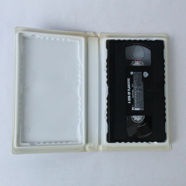 A Dog of Flanders VHS 2000 Warner Bros Jon Voigt - Pre-Owned, Box Damage