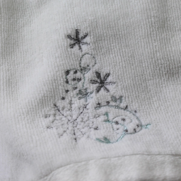 2 Casaba Snowflake Hand Towels White Embroidered 100% Cotton
