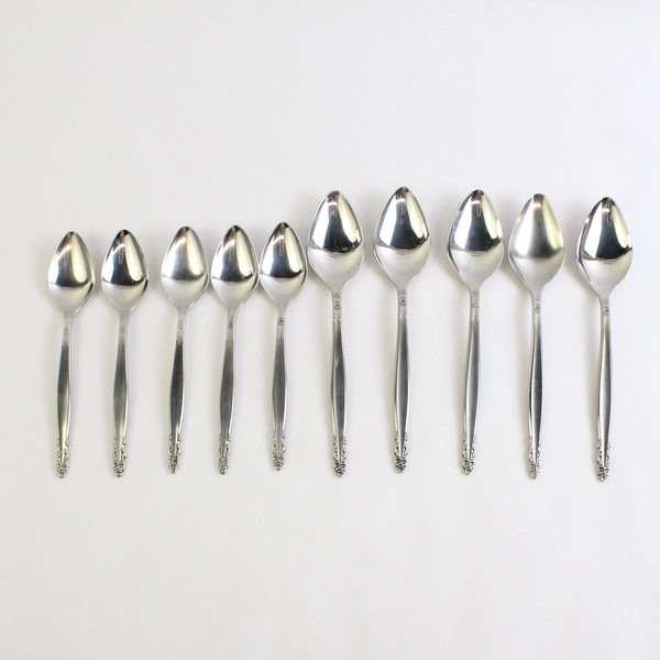 Lot of 10 International Stainless Deluxe Inspiration Teaspoons Flatware