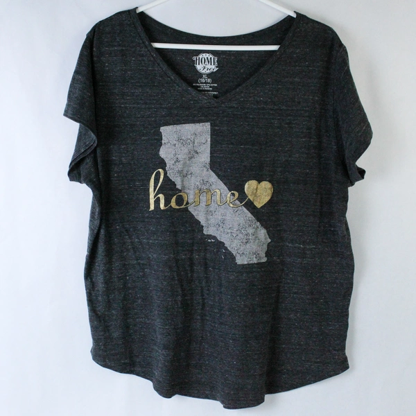 Home Free Women's XL California V-Neck T-Shirt, Pre-Owned, Tiny Hole