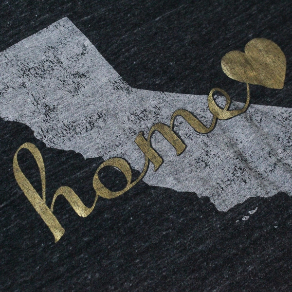 Home Free Women's XL California V-Neck T-Shirt, Pre-Owned, Tiny Hole