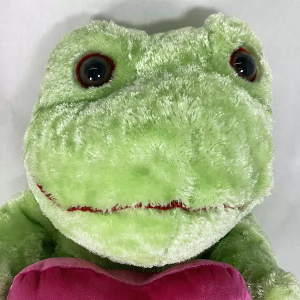 Dan Dee Collectors Choice Lime Green Valentine Frog With Heart 28 Inch