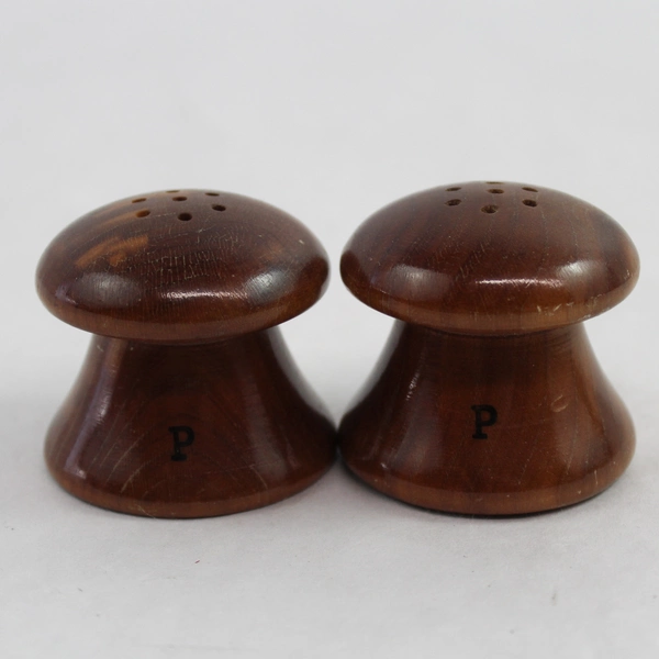Vintage Souvenier Wooden Mt. Rainier National Park Salt And Pepper Shakers