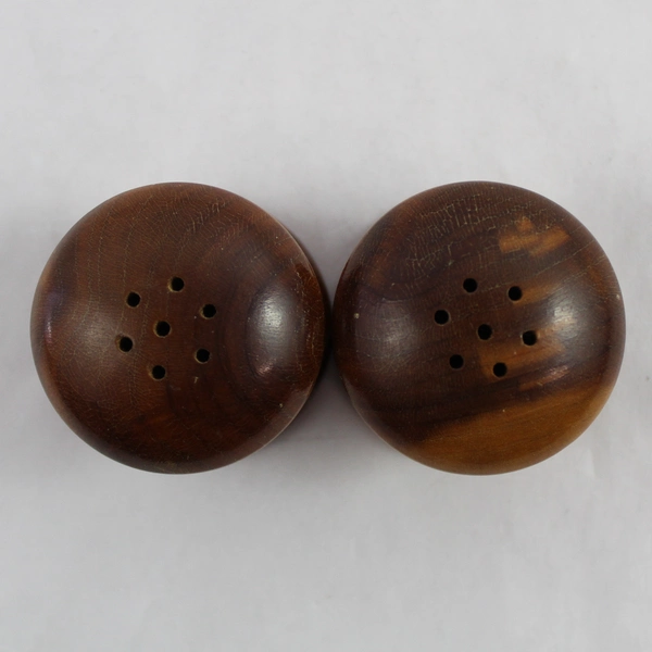 Vintage Souvenier Wooden Mt. Rainier National Park Salt And Pepper Shakers