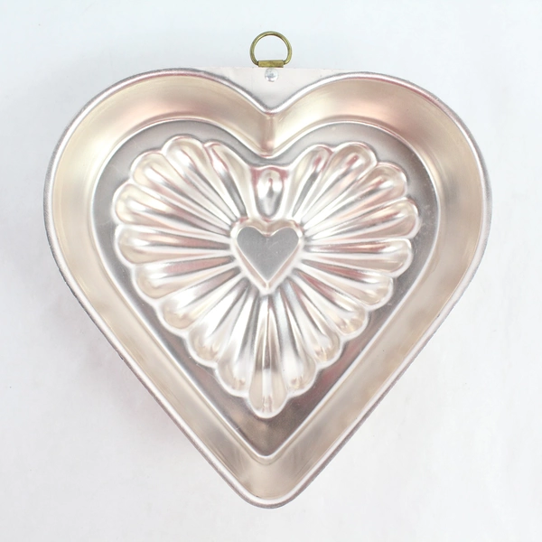 Heart Shaped Tin Gelatin Mold Wall Hanging Farmhouse Kitchen Décor