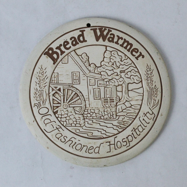 1990 Lyn Ulick Stoneware Bread Warmer Old Fashioned Hospitality
