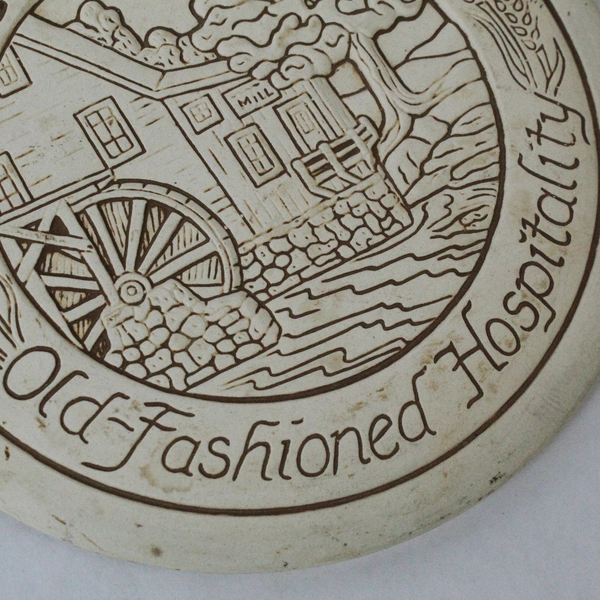 1990 Lyn Ulick Stoneware Bread Warmer Old Fashioned Hospitality