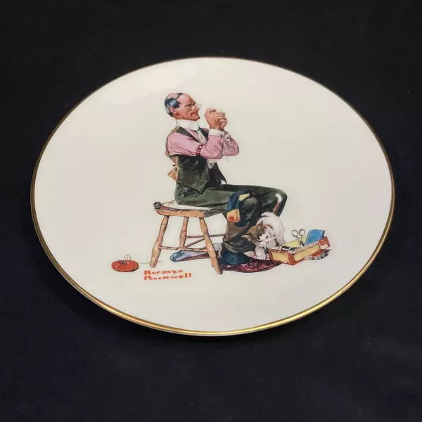1978 Gorham Saturday Evening Post Norman Rockwell Plate Man Threading A Needle