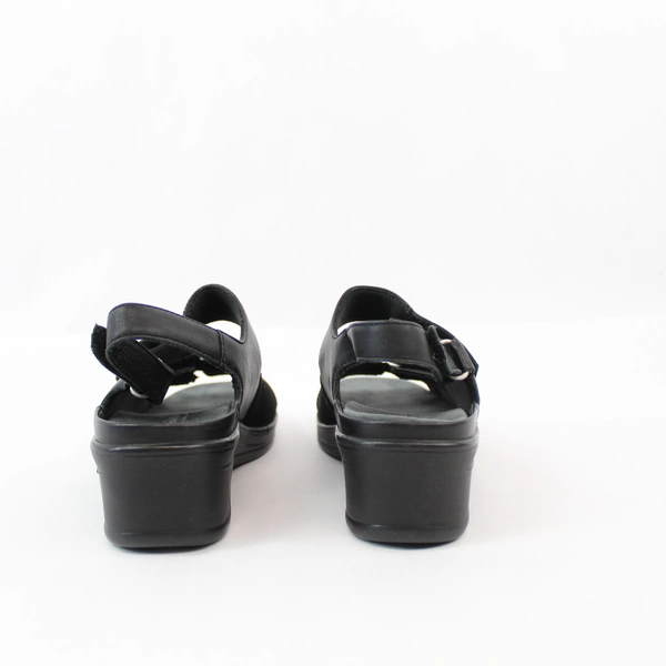 Sensible Black Leather Sandals Women's Size 7.5 Easy Fasten Comfort Shoes
