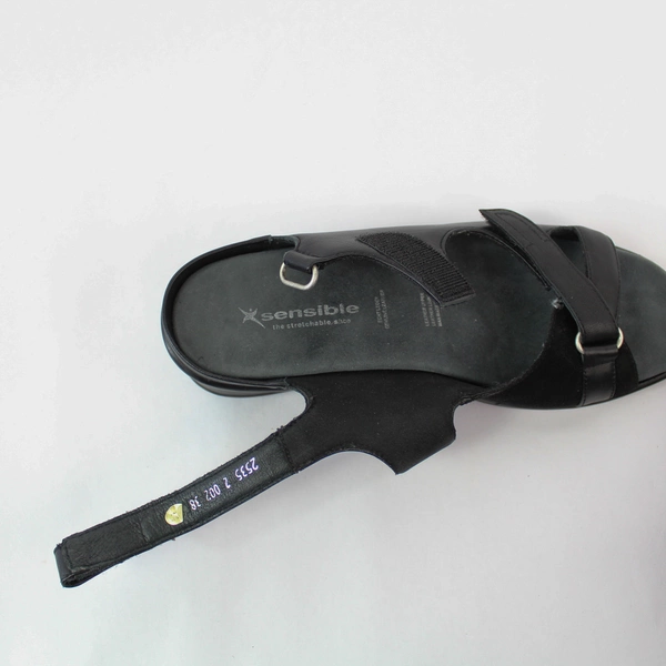 Sensible Black Leather Sandals Women's Size 7.5 Easy Fasten Comfort Shoes