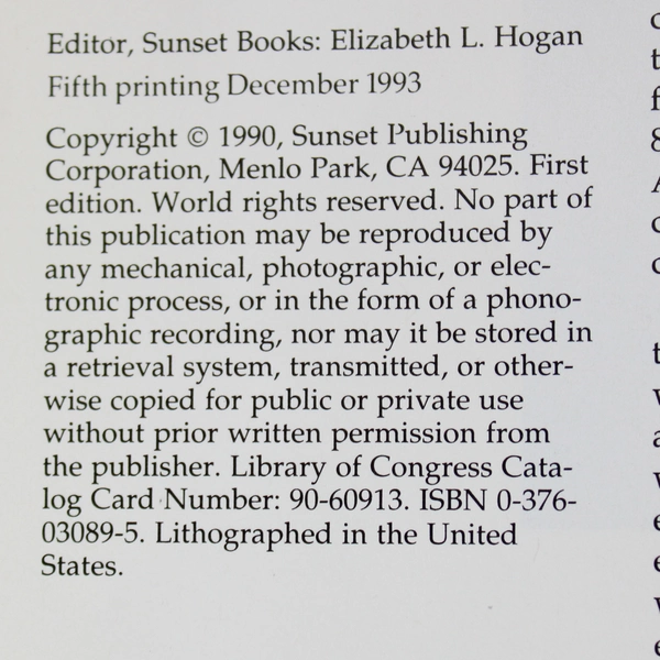 An Illustrated Guide to Attracting Birds Sunset Publishing Staff 1990 Paperback
