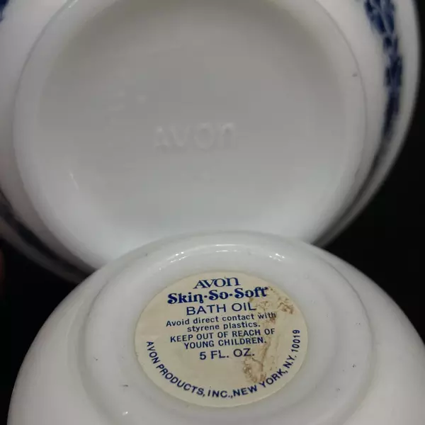 Vtg 1972 Avon Skin So Soft Pitcher & Bowl Set White Blue Floral Chips