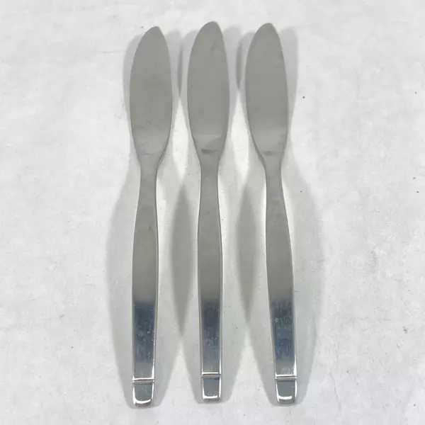 Set of 3 Oneida Sling 18/10 Stainless Butter Knives 7 inch