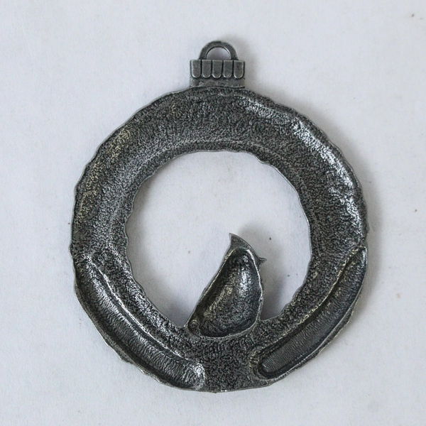 Birds And Blooms Magazine 2006 Silver Toned Christmas Ornament Cardinal Wreath