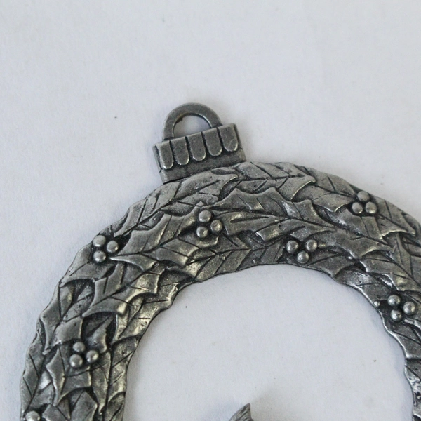 Birds And Blooms Magazine 2006 Silver Toned Christmas Ornament Cardinal Wreath