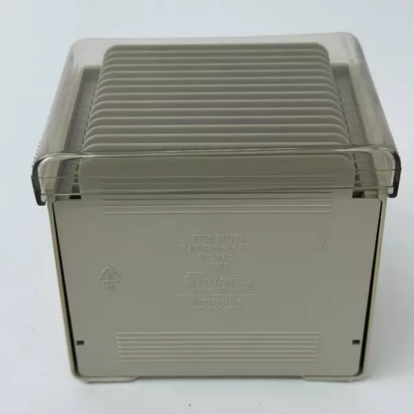 Vintage Fellows 3.5 Inch Plastic Floppy Disk Step Cube 95550 Beige
