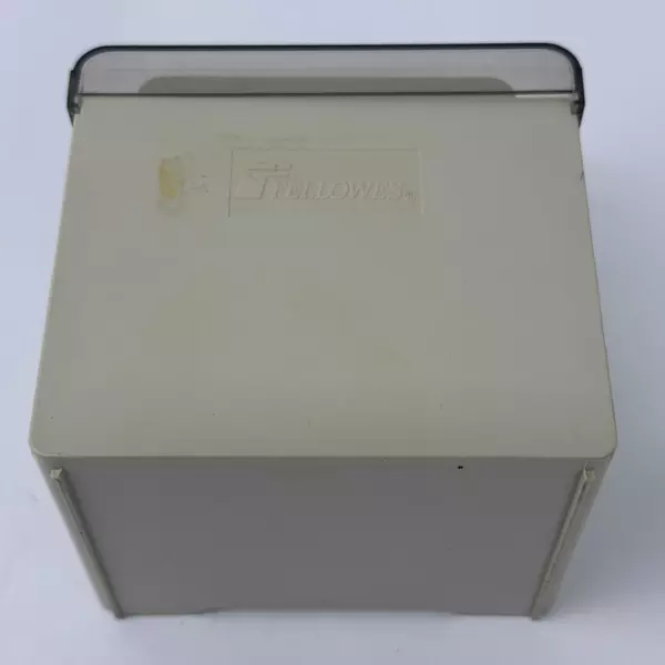 Vintage Fellows 3.5 Inch Plastic Floppy Disk Step Cube 95550 Beige