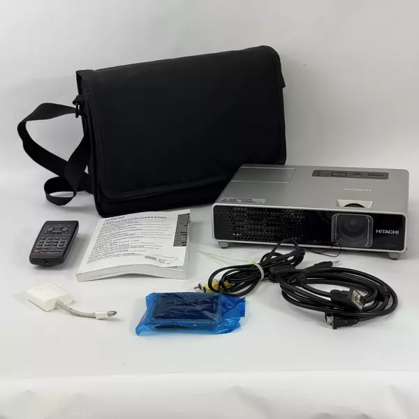 Hitachi CPX5 3LCD Portable Projector 2500 Lumen XGA HD Display Untested