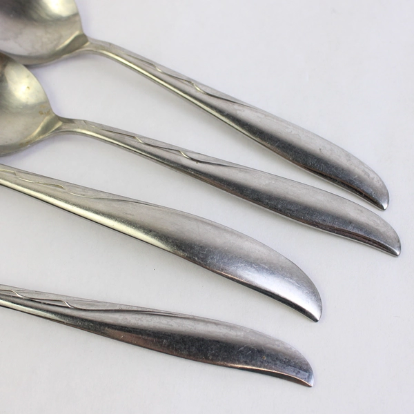 Lot Of 4 Oneida Silver Duchess: 2 Soup Spoon, 1 Gravy Ladle, 1 Pie Server