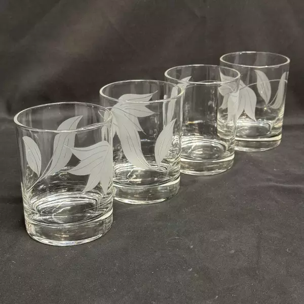 Lot of 4 Vintage McBride Cameo Frosted Leaf Old-Fashioned Glasses