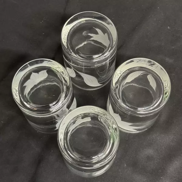 Lot of 4 Vintage McBride Cameo Frosted Leaf Old-Fashioned Glasses