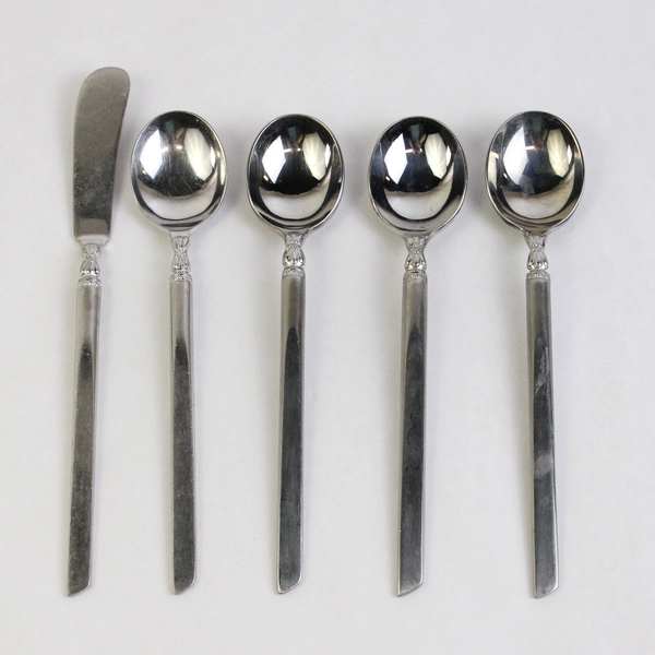 Lot of 5 Everbrite Perfection Stainless Steel Teaspoons and Butter Knife