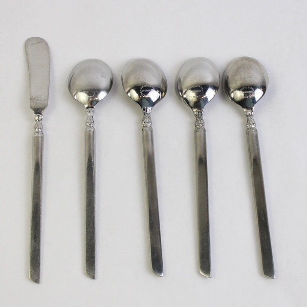 Lot of 5 Everbrite Perfection Stainless Steel Teaspoons and Butter Knife