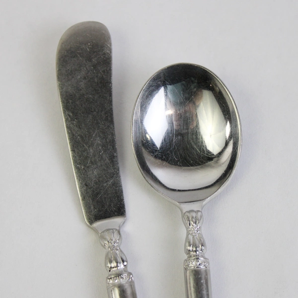 Lot of 5 Everbrite Perfection Stainless Steel Teaspoons and Butter Knife