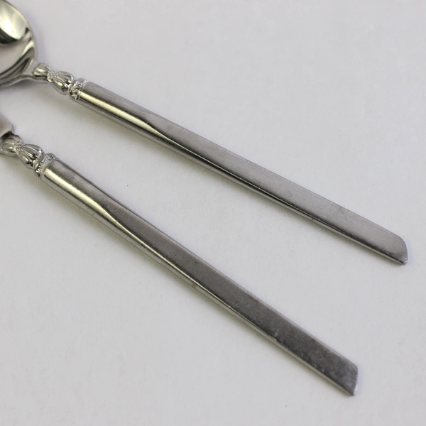 Lot of 5 Everbrite Perfection Stainless Steel Teaspoons and Butter Knife