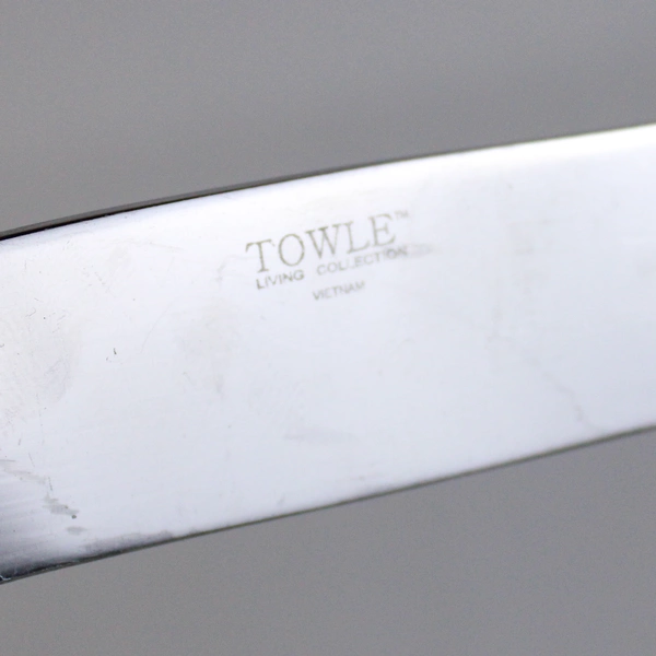 Lot of 2 Towle MEMOIR Stainless Steel Flatware Knives 9.5" Silverware