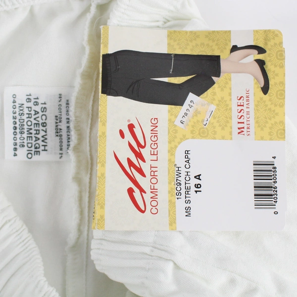 Chic Misses Legging Capri Pants in White Women's Size 16A NWT
