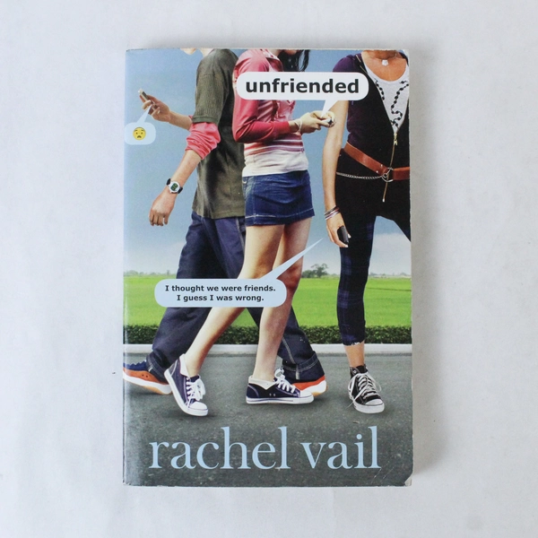 Unfriended by Rachel Vail 2014 Paperback Scholastic Teen Novel - Good Condition
