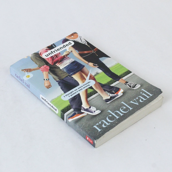 Unfriended by Rachel Vail 2014 Paperback Scholastic Teen Novel - Good Condition